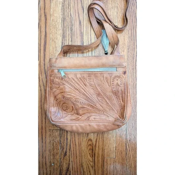 Vintage Tooled Leather Crossbody Purse Made In Paraguay - Picture 3 of 8